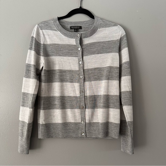 Banana Republic 100% Merino Wool Button Down Lightweight Cardigan | Light + Dark - Picture 5 of 8